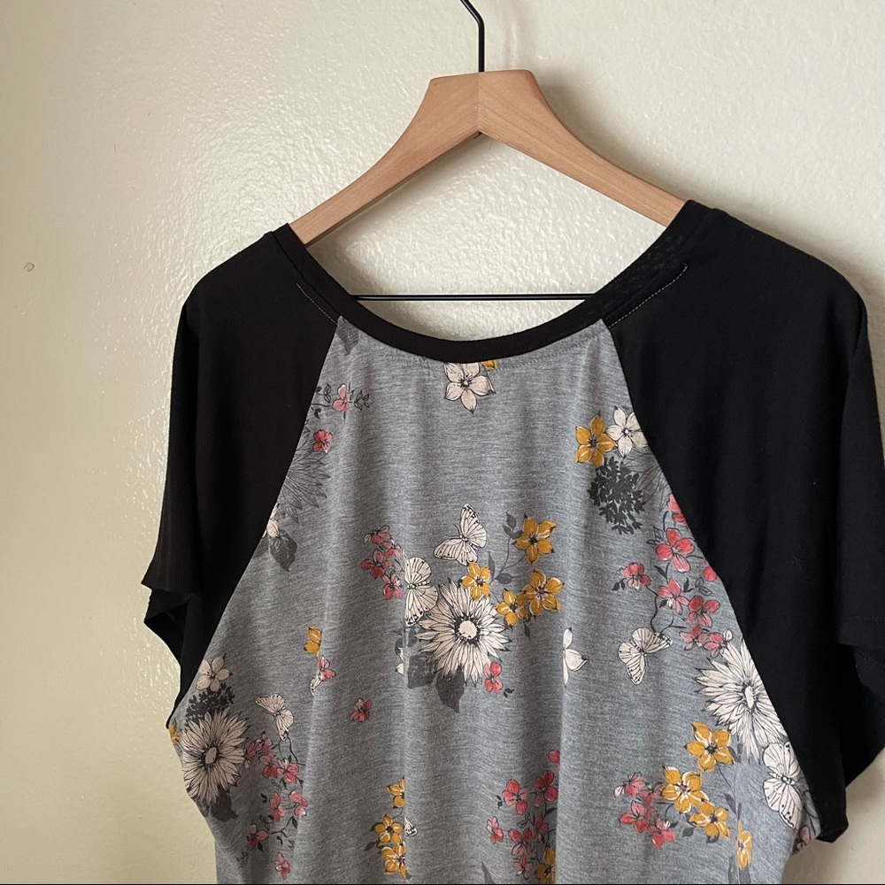 Torrid | Floral Raglan Tee - Picture 6 of 8